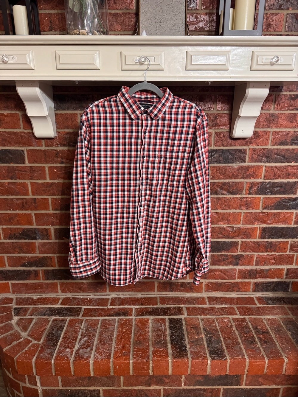 Banana Republic Red and Navy Plaid Button-Down Shirt Sz Large